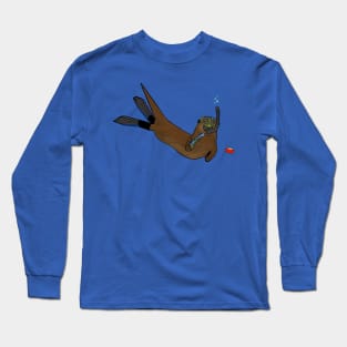 Otter playing underwater hockey Long Sleeve T-Shirt